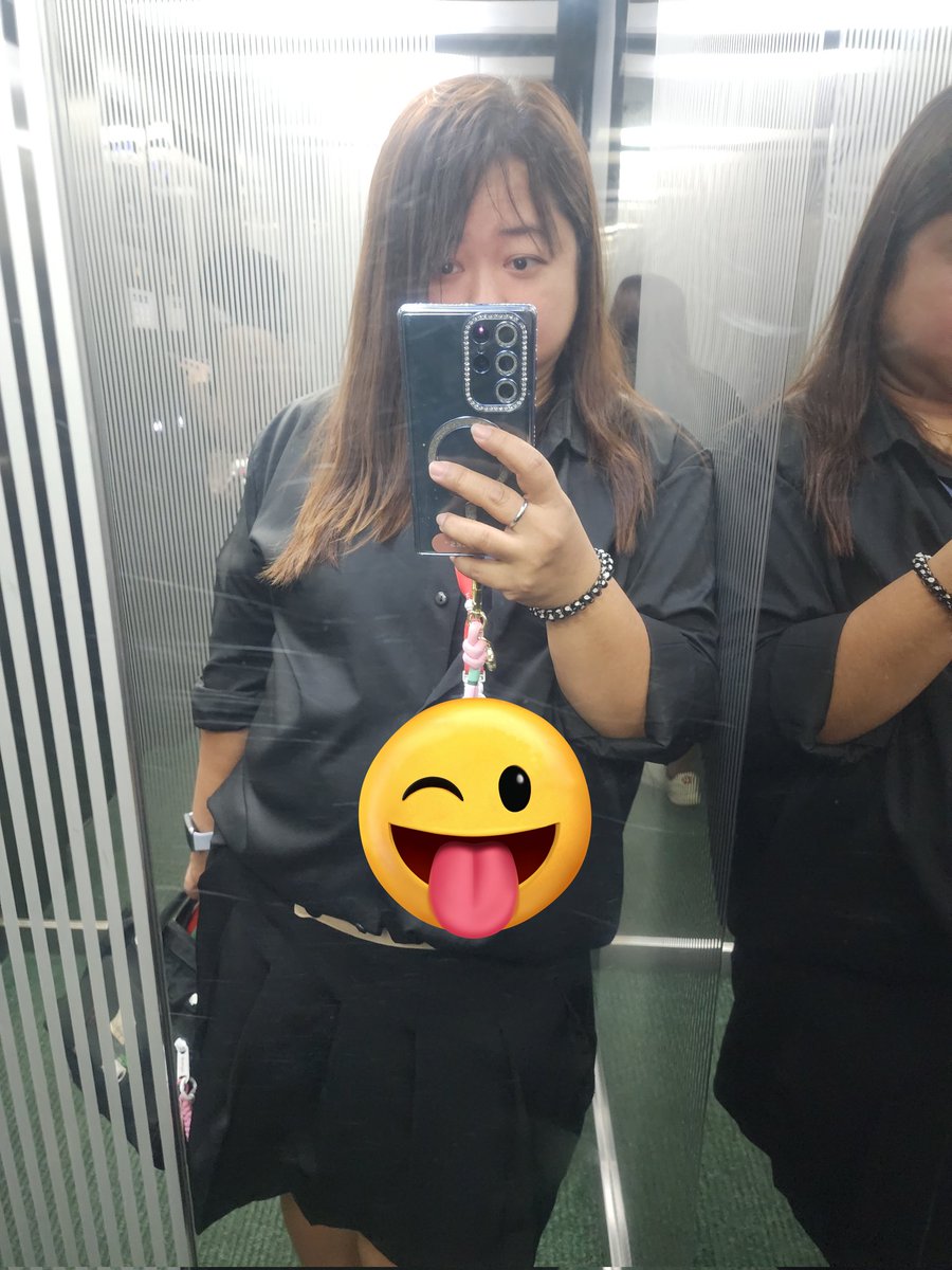 NooNatty5545's tweet photo. เสื้อดำกับกระโปรง ดูแปลกๆแหะ https://t.co/EzVHcYf63N