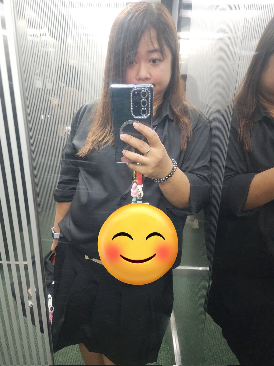 NooNatty5545's tweet photo. เสื้อดำกับกระโปรง ดูแปลกๆแหะ https://t.co/EzVHcYf63N