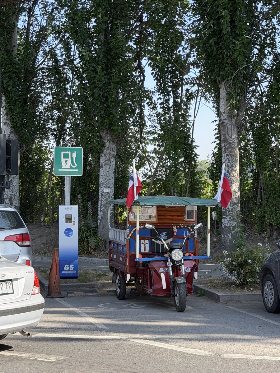 Y tuve que venir al campo a renovarla  licencia de conducir  …. 

Lo bueno es que uno se encuentra con estas cosas que no tienen precio 🤣🤣