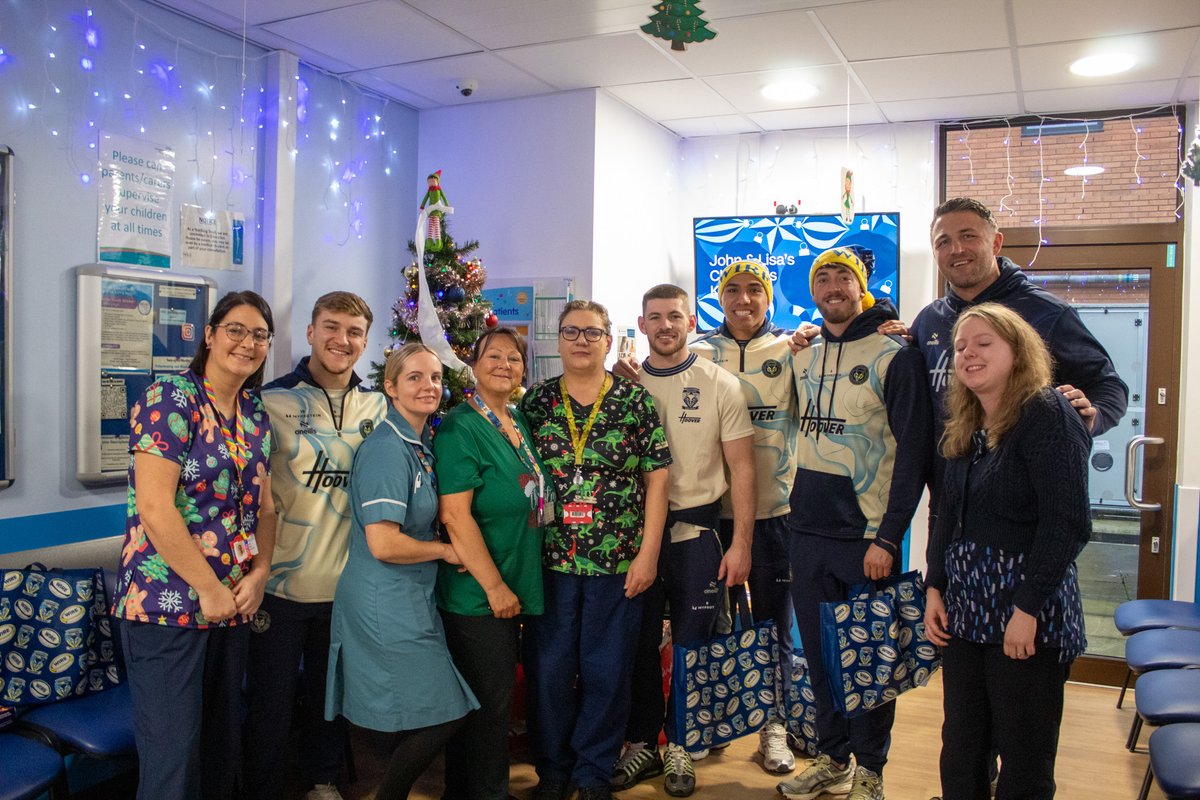 WarringtonRLFC's tweet photo. Spreading some Christmas cheer and handing out gifts to patients and staff at Warrington Hospital! 🎄💙 https://t.co/6Sha7fnBft