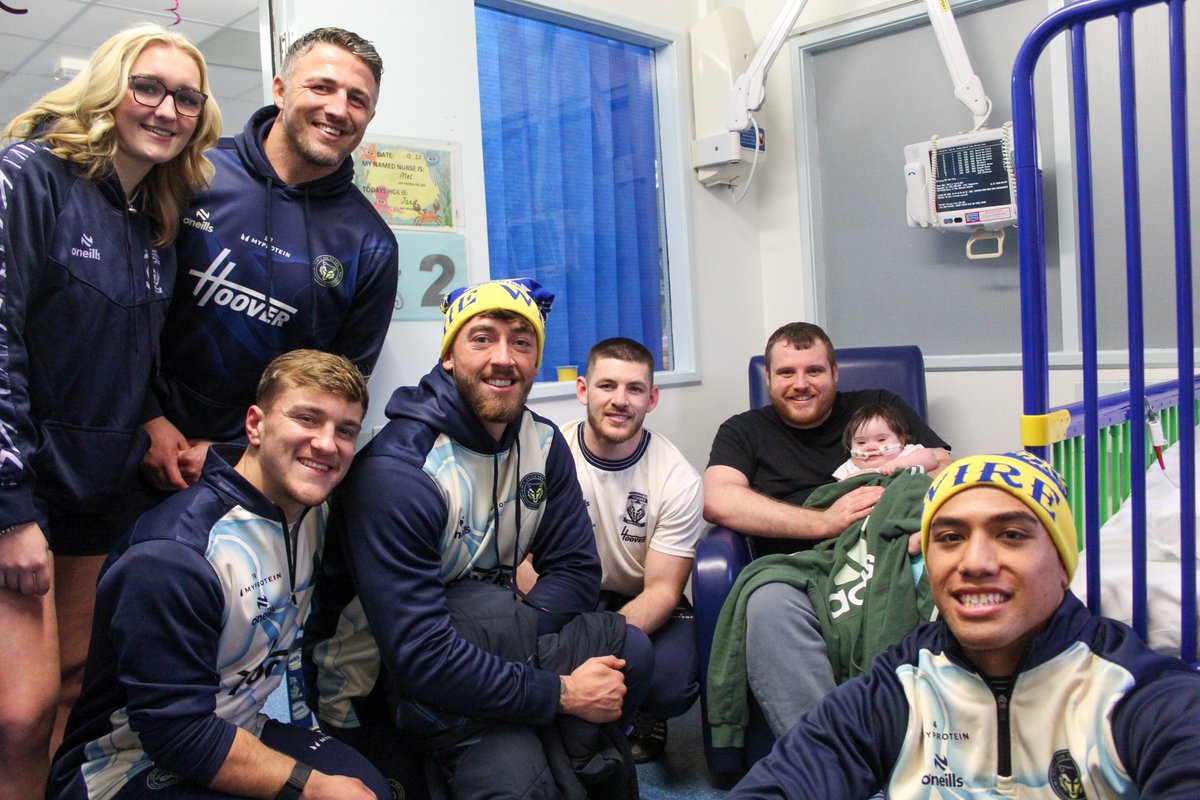 WarringtonRLFC's tweet photo. Spreading some Christmas cheer and handing out gifts to patients and staff at Warrington Hospital! 🎄💙 https://t.co/6Sha7fnBft