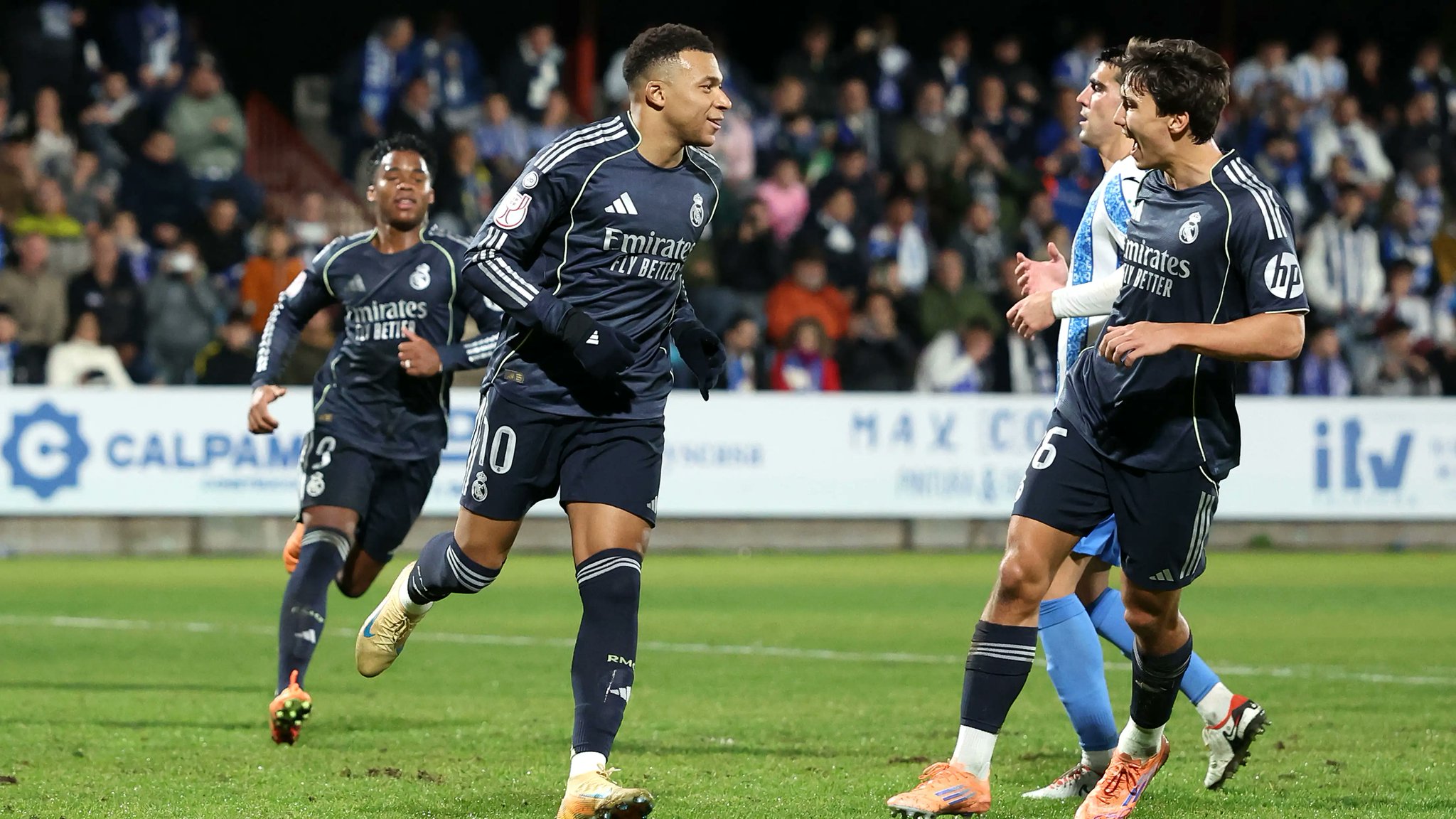 كيليان مبابي يصل إلى 40 مساهمة تهديفية في جميع المسابقات هذا الموسم: 27 مباراة. 33 هدفًا. 7 تمريرات حاسمة 