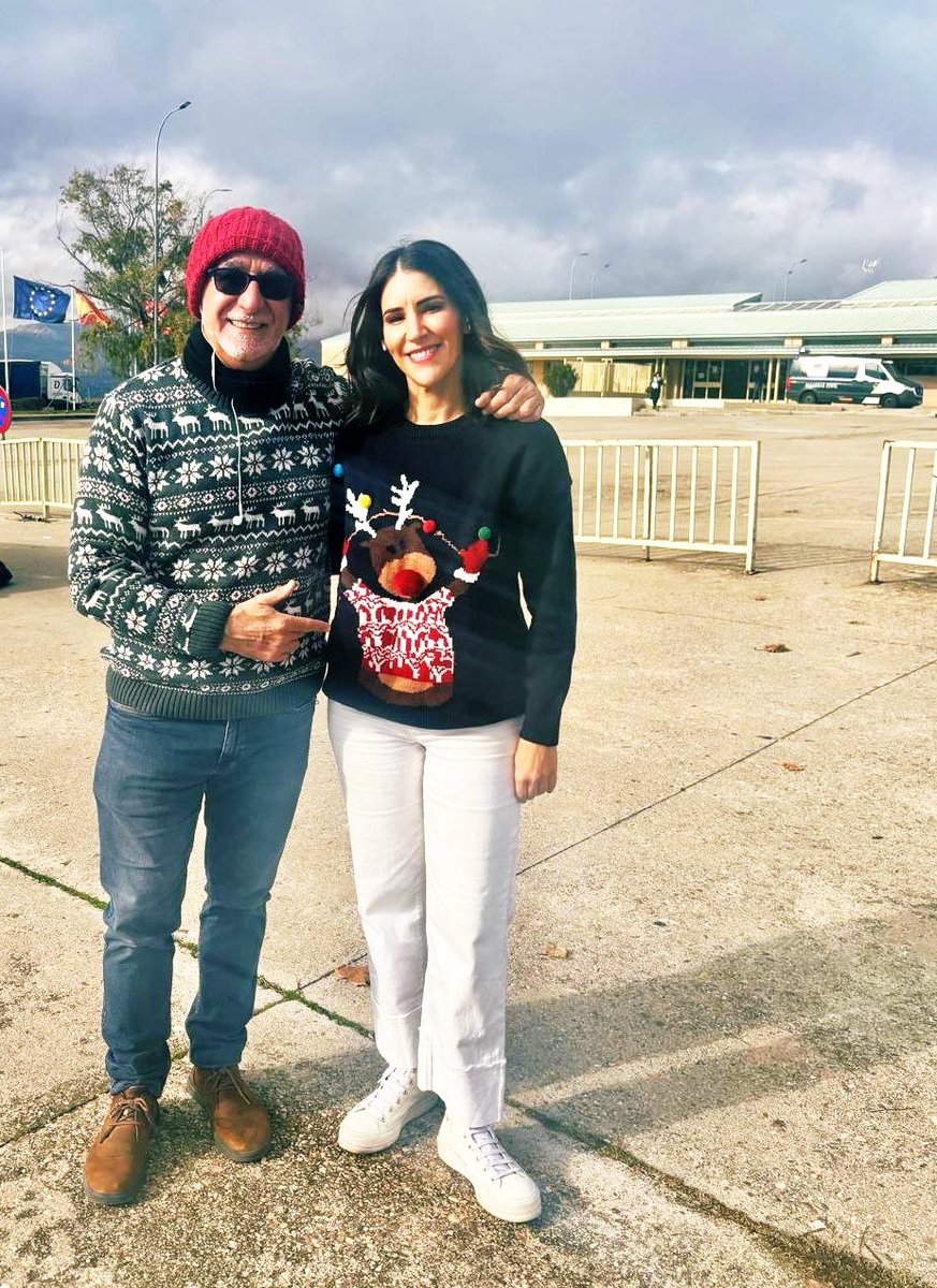 Crisbralo's tweet photo. Feliz Navidad también para los presos de Soto del Real 😆 
Algunos el año pasado cenaban con Moët y caviar. 
Ahora cenarán Sidra y pavo 🫢 @qqfalcon https://t.co/FL13lA5HVG
