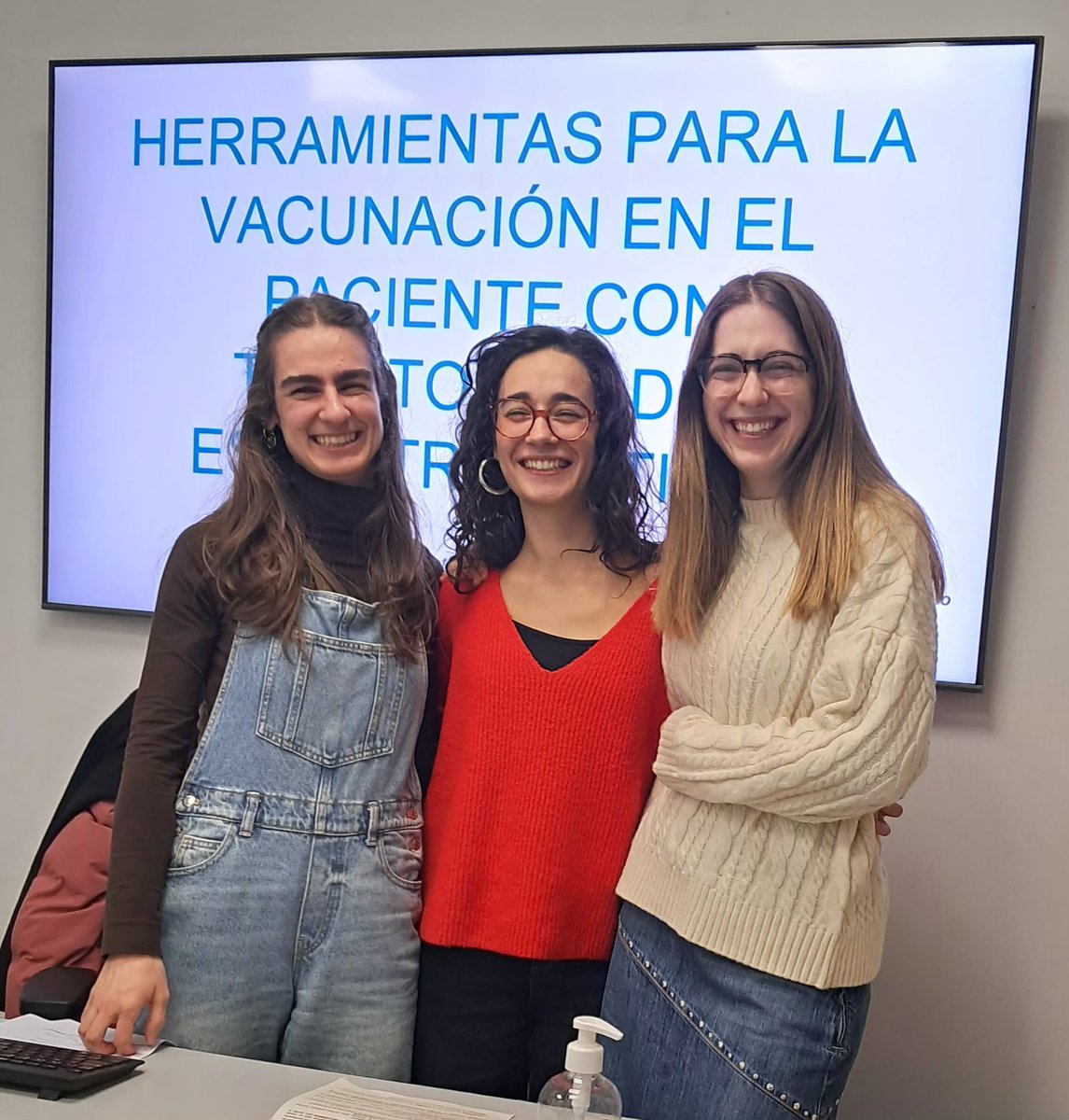 AraRivera_'s tweet photo. Sesión de nuestras residentes de enfermeria familia y comunitaria.
#Vacunas #autismo https://t.co/kVC5hrLjVU