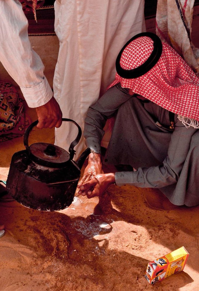 M3kkaz's tweet image. اللي ورا الصدر ما يطلع لحد برّا
لله همّي .. وللناس ابتساماتي .