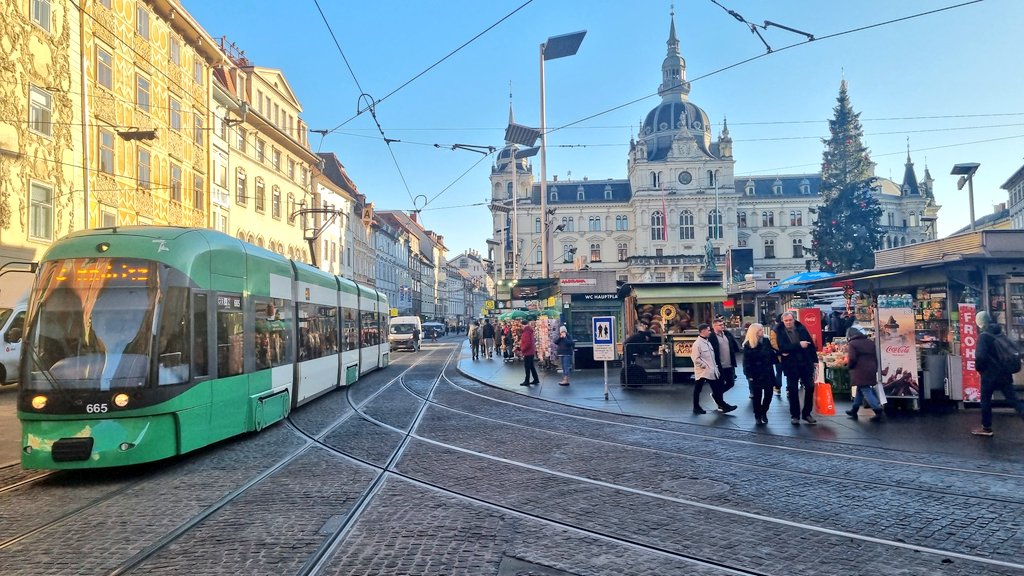 hansterbraak's tweet image. Hier in #Graz is het zonnig vandaag na de mist van eerder vanmorgen.
