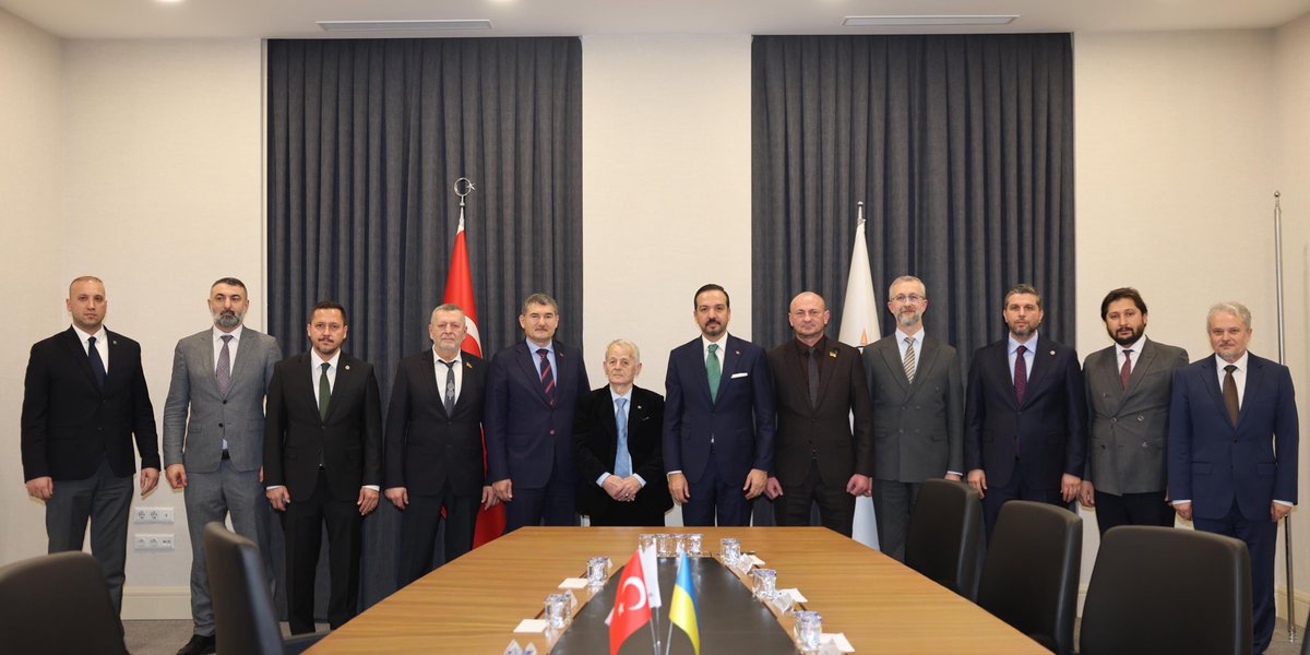 Kırım Tatar halkının milli lideri Mustafa Abdülcemil Kırımoğlu, Ukrayna Milletvekilleri Akhtem Chyihoz, Kostiantyn Kasai ve  Ukrayna Büyükelçisi Neriman Celal beyi Cumhurbaşkanı Başdanışmanız Prof.Dr.Çağrı Erhan ile Genel Merkezimizde ağırladık.

Rusya-Ukrayna Savaşı’nın