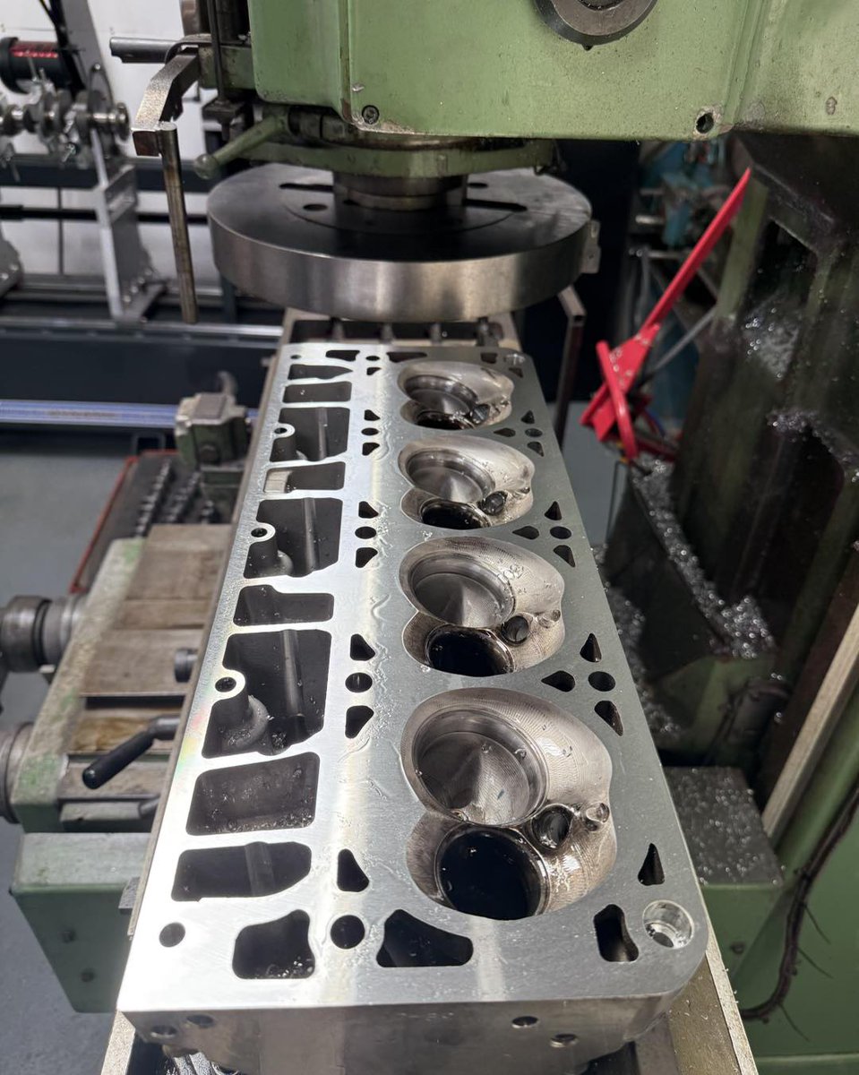 sttpracing's tweet photo. A refresh of these LS7 heads. Oem titanium intake valves and severe duty exhaust valves with .750 hydraulic springs.
#sttpracing #enginemachining #machineshop https://t.co/XtJTwdJmVW