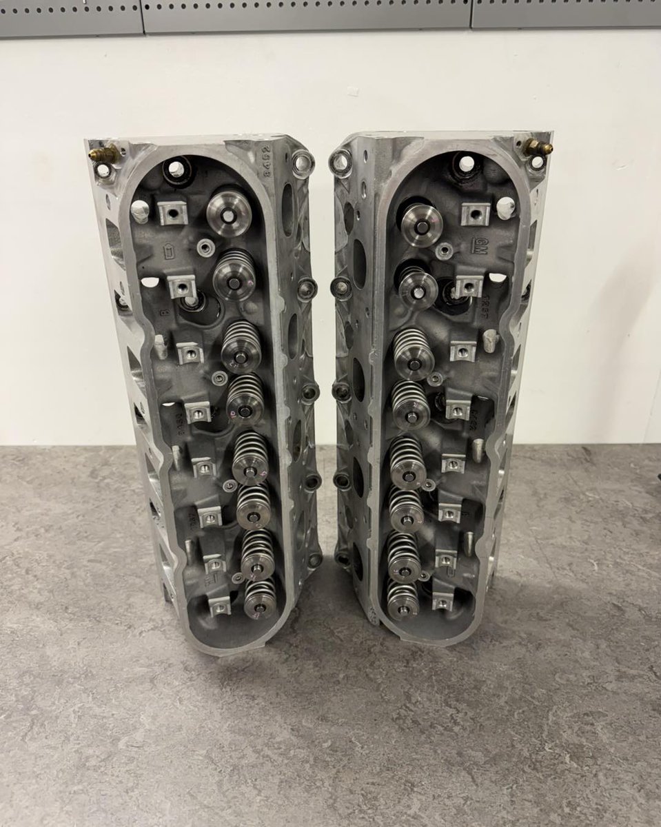 sttpracing's tweet photo. A refresh of these LS7 heads. Oem titanium intake valves and severe duty exhaust valves with .750 hydraulic springs.
#sttpracing #enginemachining #machineshop https://t.co/XtJTwdJmVW
