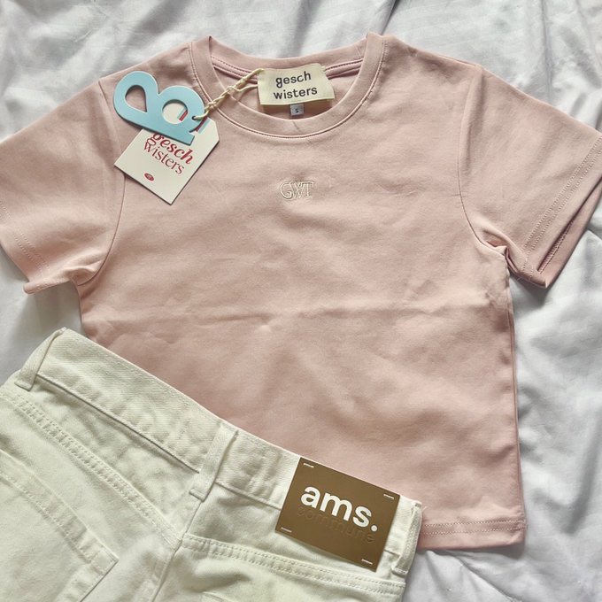 เสื้อครอปGetwisters 159฿(from390฿) มือ1 ป้ายห้อยsizes #ส่งต่อmerge #ส่งต่อvghbkk #ส่งต่อcintage #ส่งต่อstylist #sisterfabric #wsw #ส่งต่อwsw #ส่งต่อwhatshewere #ส่งต่อnewcute #ส่งต่อเสื้อผ้า #ส่งต่อกระเป๋า #เสื้อผ้ามือสอง #โล๊ะตู้มือสอง