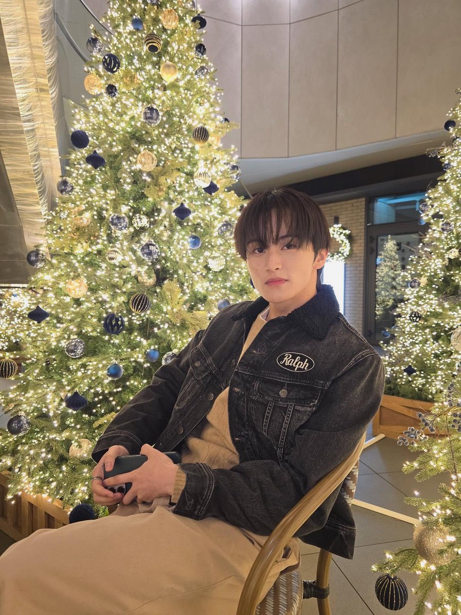 I’m so handsome. Breathe if you agree.