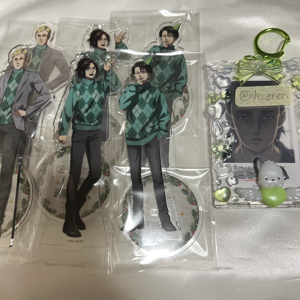 進撃の巨人 プリンスホテル アクリルスタンド・缶バッジ リヴァイ 3種セット 進撃の巨人グッズ交換✩.*˚ プリンスホテル 缶バッジ 特典 アクスタ 譲