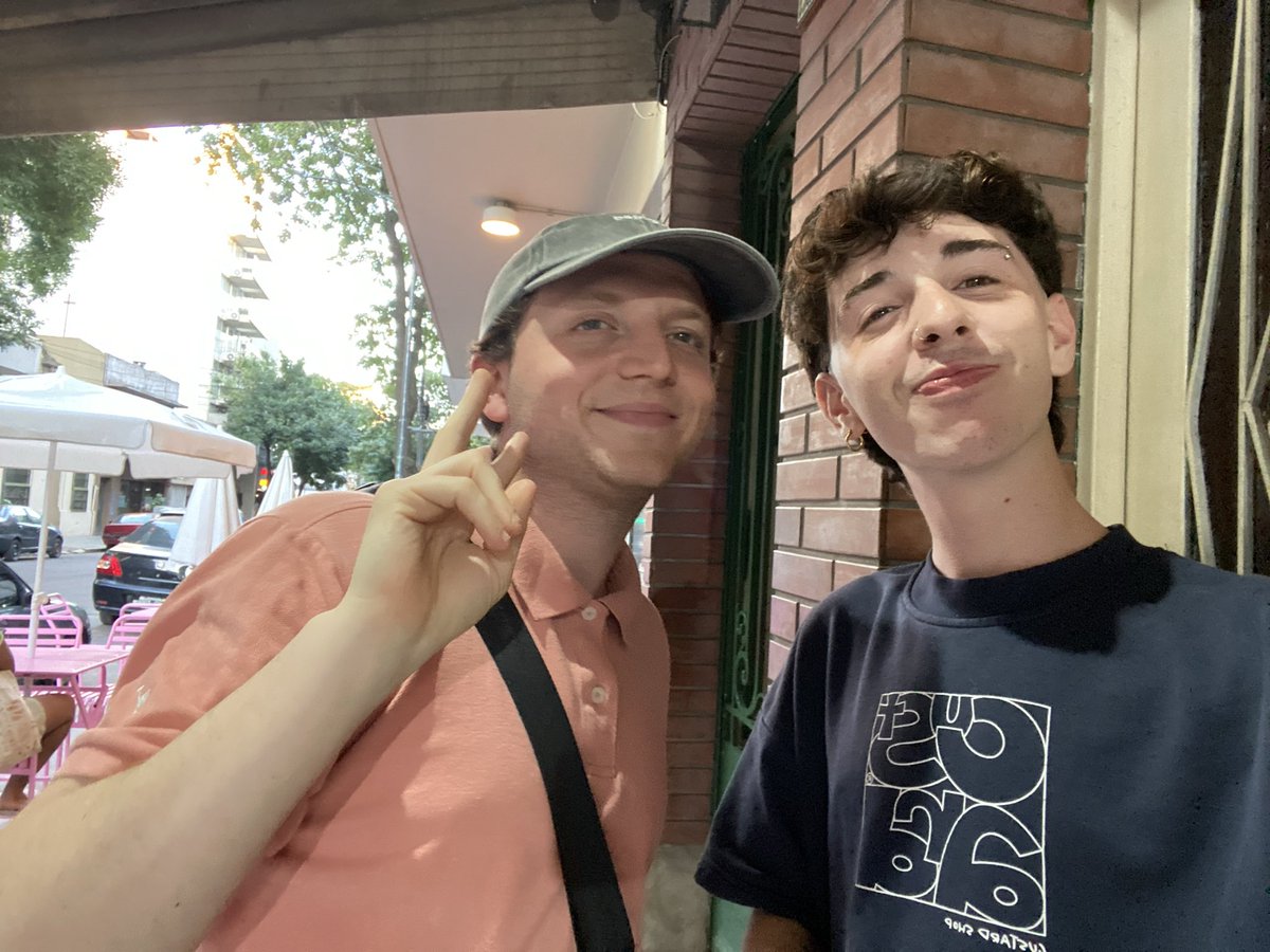 santurron tweet media