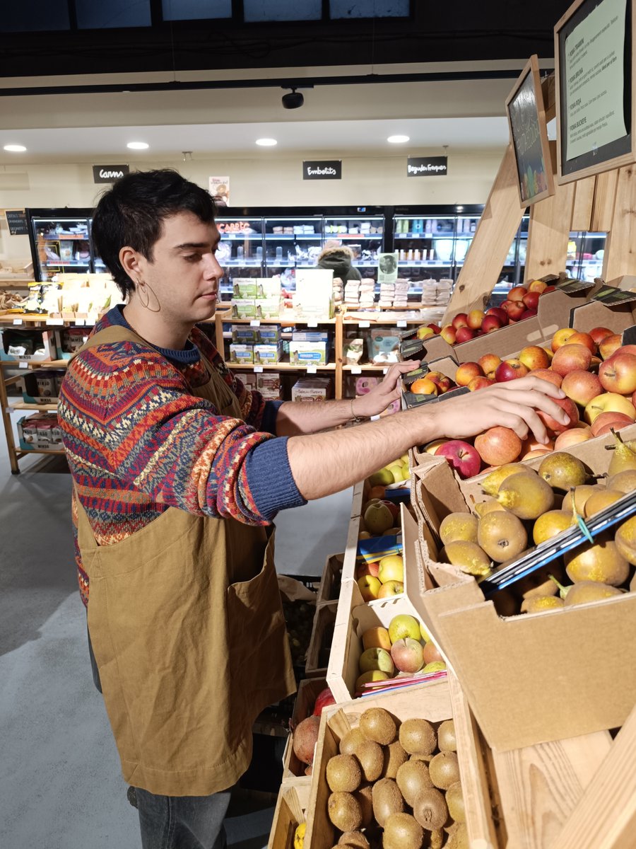 🙋 En Gal s'ha incorporat a l'equip de botiga per cobrir la baixa de l'Oumayma! 
🙌 Sigues benvingut, el trobareu cada tarda enfeinat i atenent-vos amb tot allò que us calgui! 
supercoopmanresa.cat/el-gal-sincorp…

#SupercoopManresa #Manresa