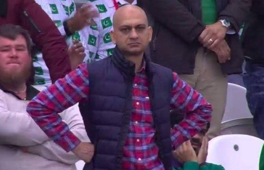 Cristiano Ronaldo fans not knowing who to support between yamal and Messi.