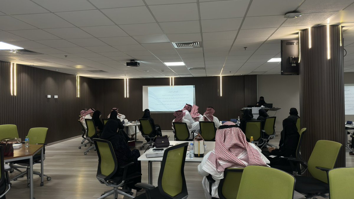 Nd3lli's tweet photo. بتوجيه من شركة الصحة القابضة، تشرفنا بتمثيل تجمع الباحة الصحي من خلال إدارة المعرفة في اللقاء الأول لقيادات إدارة المعرفة بتجمع مكة المكرمة الصحي، لقاء ثري أكد دور المعرفة في دعم القرار وتعزيز التكامل وصناعة أثر مستدام، تجربة جميلة شكرًا لكل القائمين عليها والمشاركين فيها.✨ https://t.co/S2u8YF0S6K