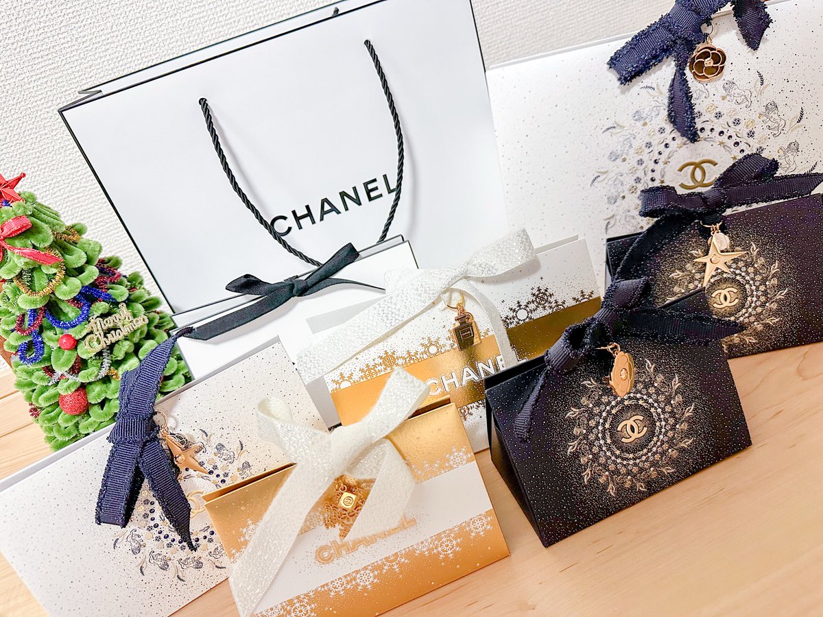 今年のCHANELのホリデー限定ラッピング可愛い🎁✨️