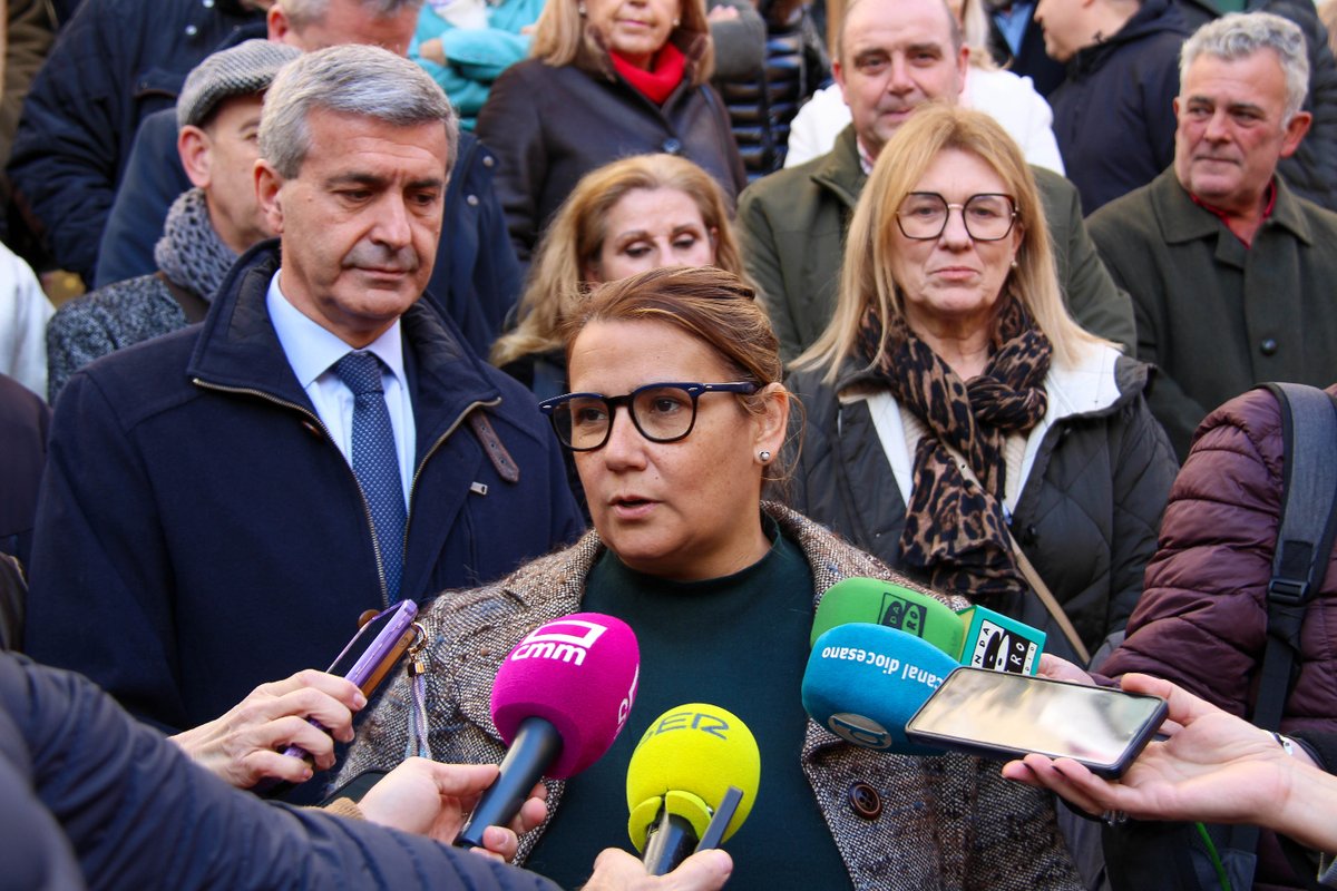 psoetoledo's tweet photo. 🔴 El modelo de comidas a domicilio de PP y Vox traslada la gestión a los ayuntamientos sin medios ni capacidad.

👉 Muchos no podrán prestar el servicio.

⚠️ Los perjudicados serán las personas mayores vulnerables y los municipios.

➕ 𝐢𝐧𝐟𝐨: https://t.co/Hepli3lBoF https://t.co/Ehz6OK1hjr