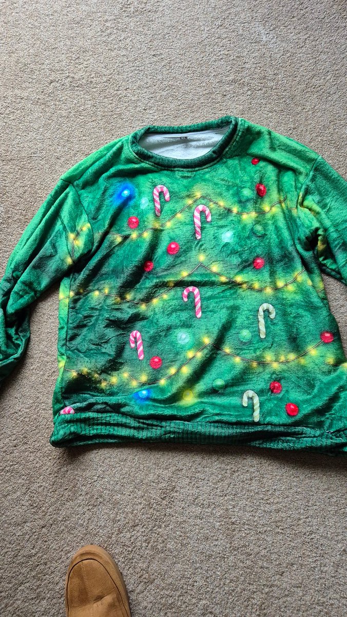 mgbed's tweet image. Ok think I may have been Christmas scammed out of £34....  Ordered what I thought was the best Christmas jumper,  it arrived today and was going to wear it to the family Christmas do later....on opening... its shit.  Shame on you #sheenplace