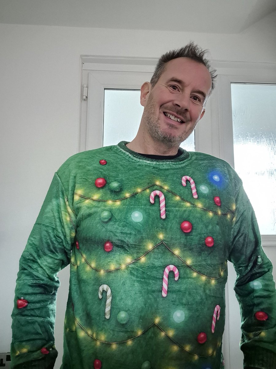 mgbed's tweet image. Ok think I may have been Christmas scammed out of £34....  Ordered what I thought was the best Christmas jumper,  it arrived today and was going to wear it to the family Christmas do later....on opening... its shit.  Shame on you #sheenplace