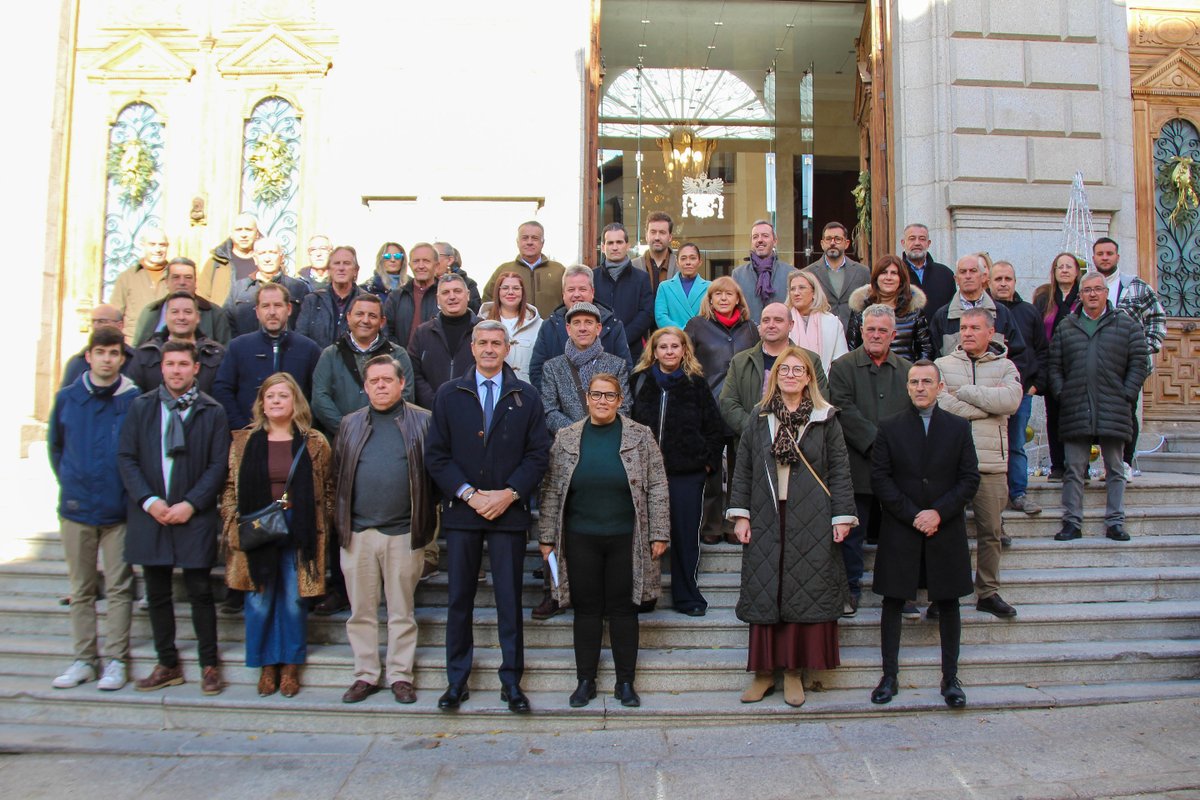 psoetoledo's tweet photo. 🔴 El modelo de comidas a domicilio de PP y Vox traslada la gestión a los ayuntamientos sin medios ni capacidad.

👉 Muchos no podrán prestar el servicio.

⚠️ Los perjudicados serán las personas mayores vulnerables y los municipios.

➕ 𝐢𝐧𝐟𝐨: https://t.co/Hepli3lBoF https://t.co/Ehz6OK1hjr