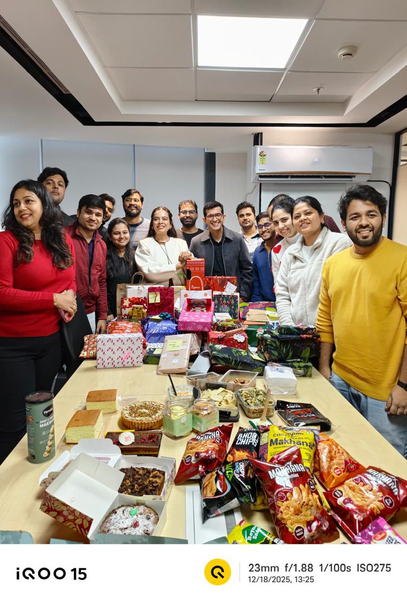 nipunmarya's tweet image. Christmas celebrations came in early!
Shared some festive cheer with the OG questers. #Christmas #iQOO #SecretSanta