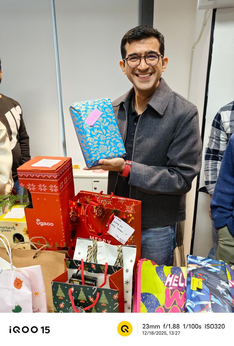 nipunmarya's tweet image. Christmas celebrations came in early!
Shared some festive cheer with the OG questers. #Christmas #iQOO #SecretSanta