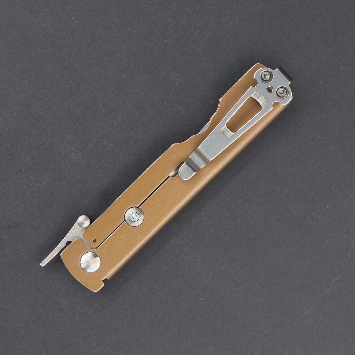 красивое...
Общая длина:  20,5 см
Длина клинка:  8,8 см
Толщина обуха:  3,2 мм
Сталь:  VG10
Материал рукоятки: Сталь
Вес:  103 гр
Обработка клинка:  Stonewash
Длина рукояти:  11,6 см
Твердость:  58-60 HRC