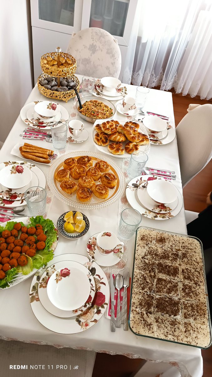 İnstagrama atamıyorum bari buraya atayım dün benim soframdı.. Ellerime sağlık