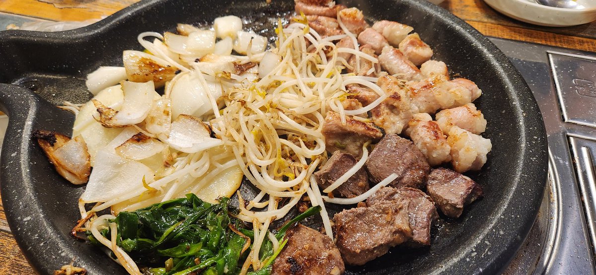 hongsam_C's tweet photo. 생일 기념으로 맛난 거 많이 먹는 중 https://t.co/FcdvzVpts0