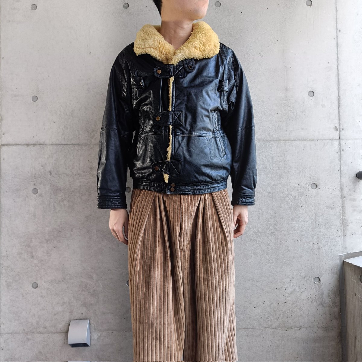 now online store update】 . vintage black boa switching leather