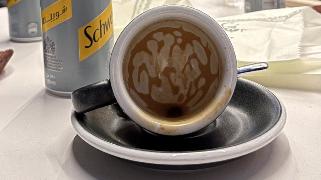 العام وردته عذّي المشاريب 
واليوم خلاني على العدّ ضامي