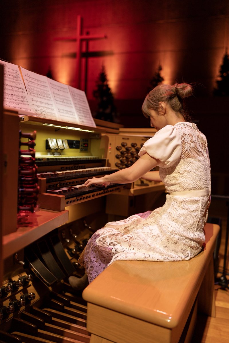 Pieces I played/accompanied myself on the pipe organ EIGHT