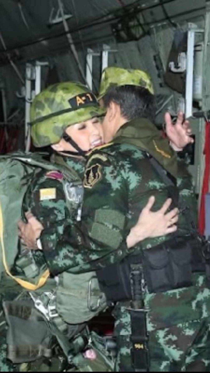 ผ่านมานานแค่ไหน หัวใจยังคงเป็นคนเดิมเสมอ 💛💜✨👀🫶🏻 
1 ภาพล้านความหมาย