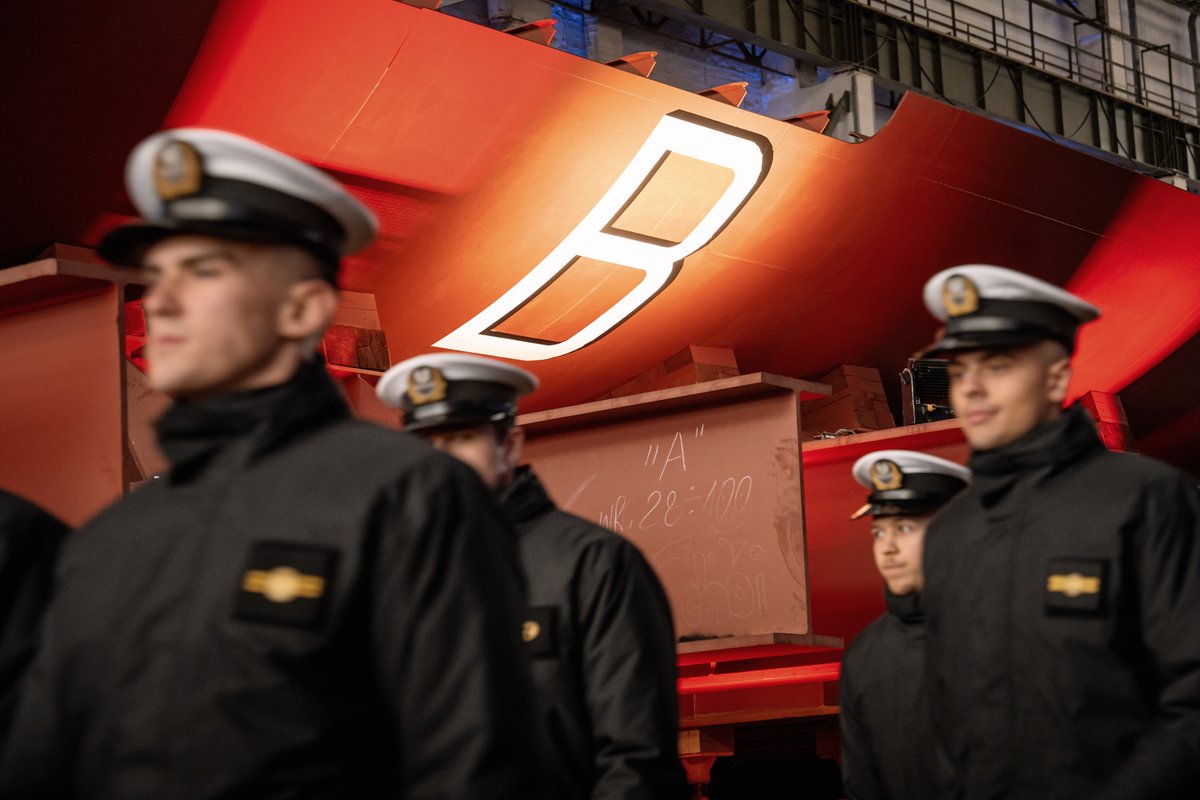 Nadciąga Burza ⚓️🇵🇱
Na terenie #PGZ Stoczni Wojennej w <a href="/MiastoGdynia/">Gdynia</a> odbyło się uroczyste położenie stępki dla drugiej z serii nowoczesnych wielozadaniowych fregat typu #Miecznik - przyszłego ORP Burza. 👏💪
To kolejny ważny krok w procesie modernizacji <a href="/MarWojRP/">Marynarka Wojenna RP/ Polish Navy</a>⚓️🇵🇱 oraz