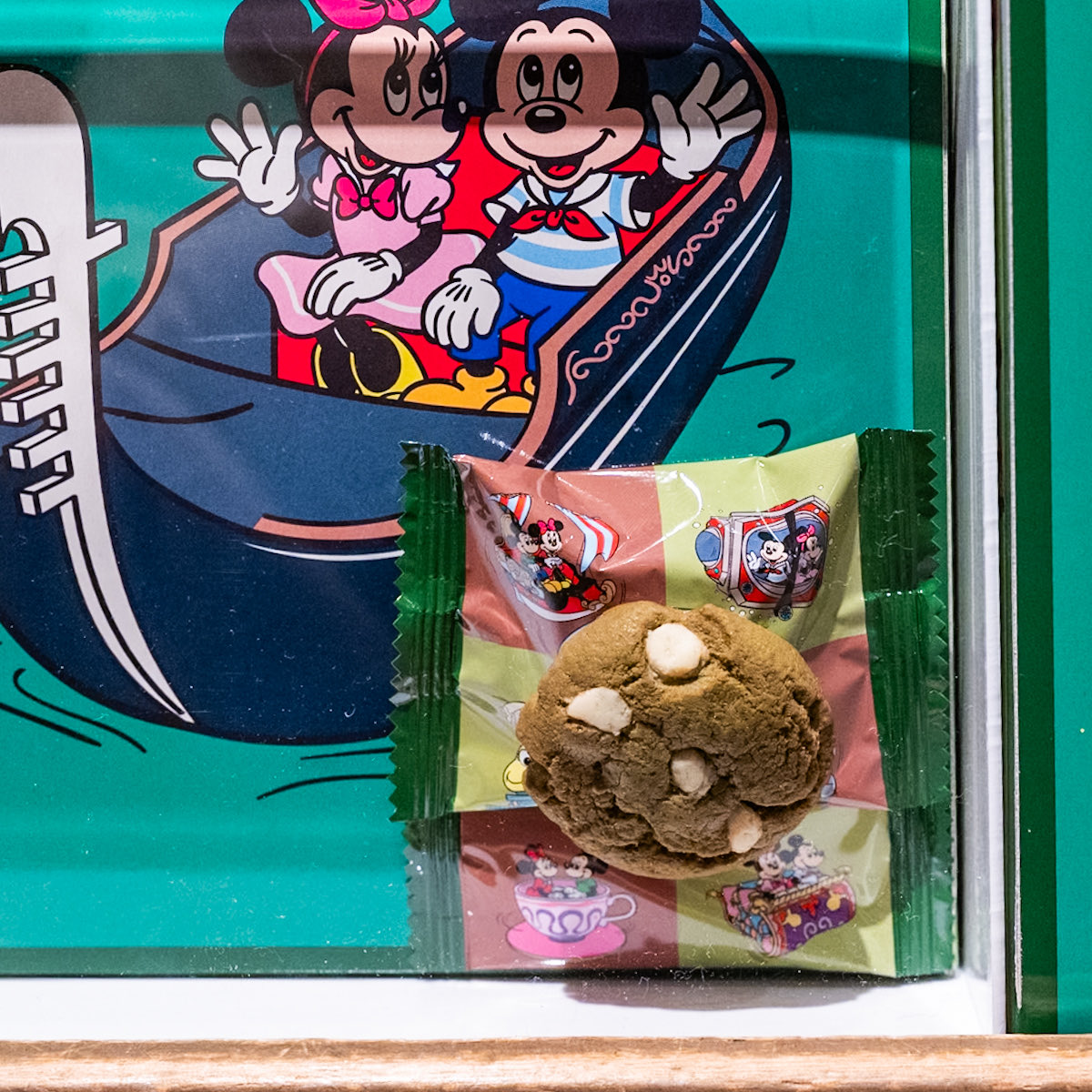 アトラクションに乗るレトロかわいいミッキー、ミニーデザイン！ 東京