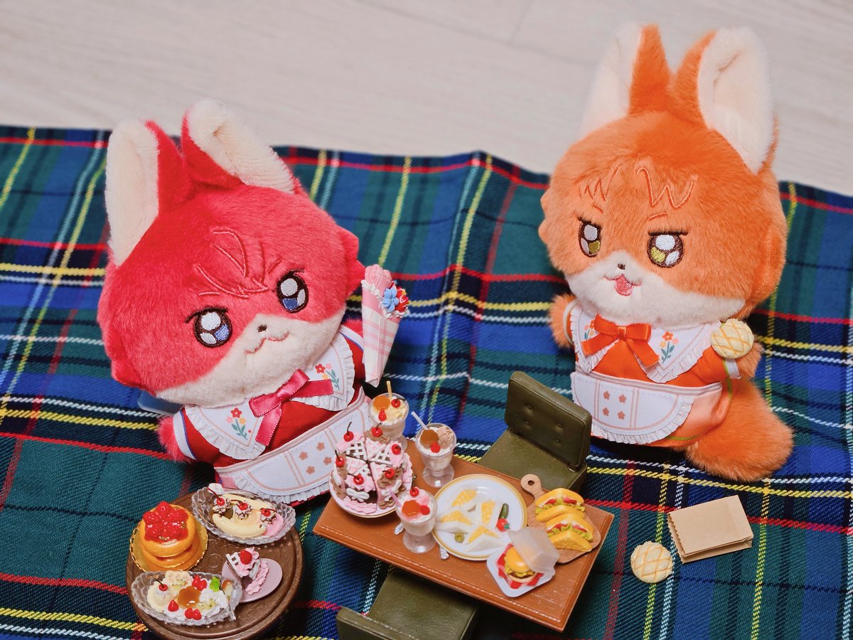 쓰오 쓰오!!! 나 오는길에 메론빵먹고 빵 다 흘렸어!!
하하 good 잘했습니다 레오씨. 
전 지금 케이크 500개 먹었습니다.