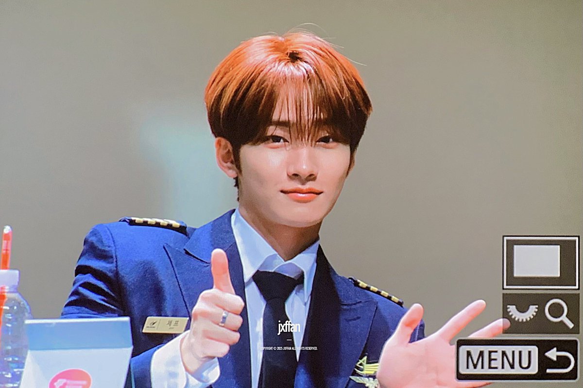 jxffan's tweet photo. 251218 🎉2026👏 #제프 #JEFF #이펙스 #EPEX https://t.co/MVlydVIiJD