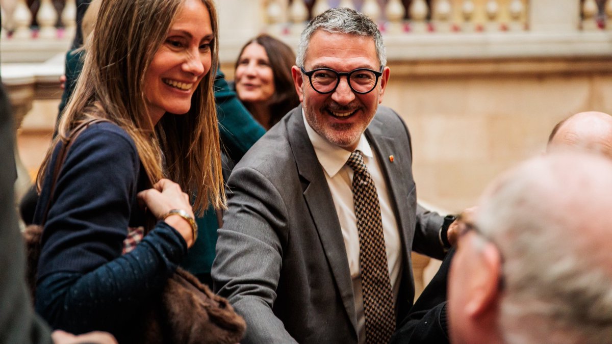 ConsellerSamper's tweet photo. Fem un pas endavant per adaptar el sector als nous reptes econòmics i socials amb l'aprovació al @parlamentcat de la modificació de la Llei de Comerç, Serveis i Fires.

⏩️ Reforcem el paper dels ajuntaments
🛍️ Impulsem el comerç de proximitat
🏡 Dinamitzem els municipis rurals
✅ Simplifiquem els tràmits administratius
♻️Consolidem un model més sostenible

Més ℹ️ https://t.co/bgugrQIF4c