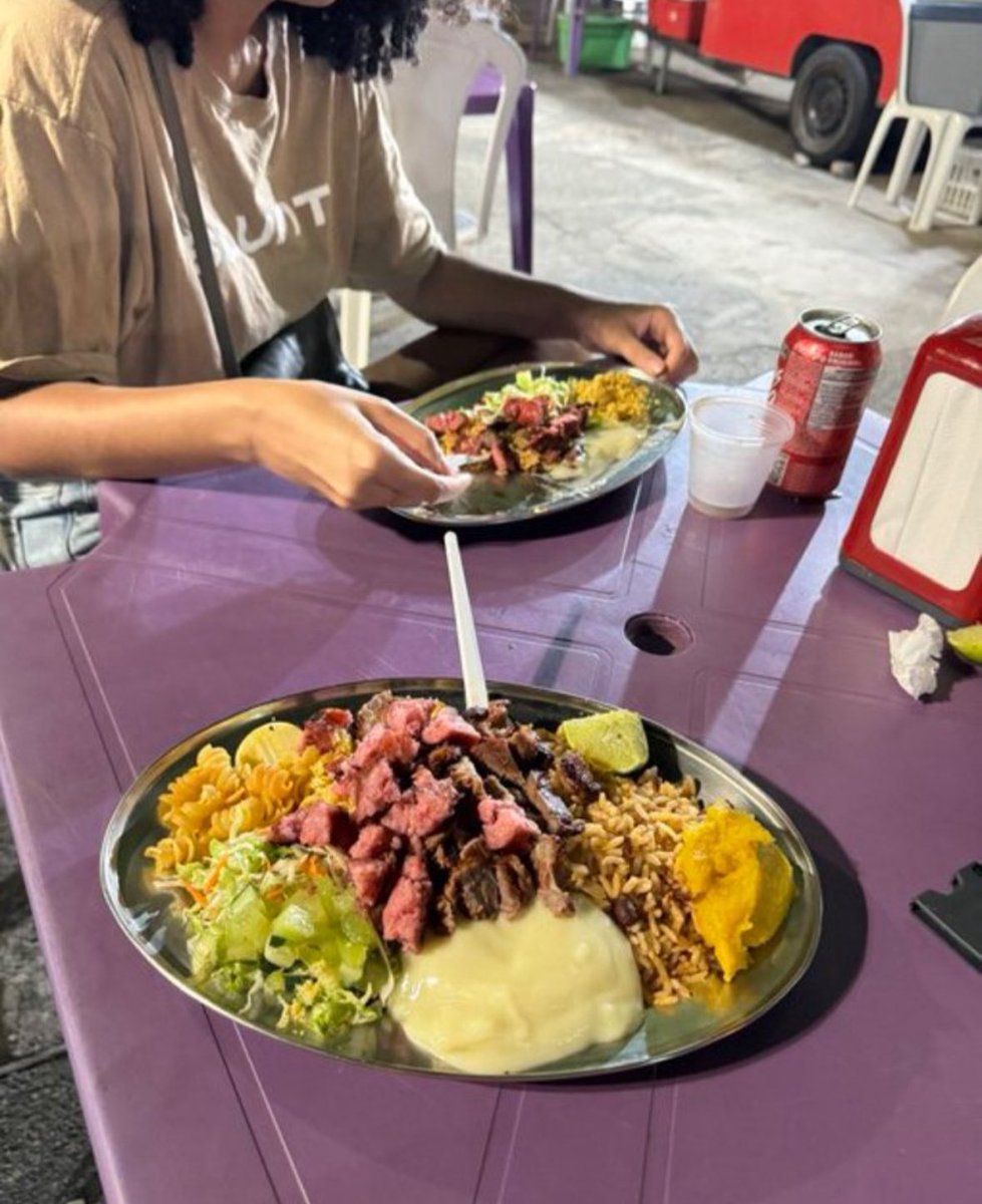 bagrinhodolago's tweet image. Só pra ilustrar pra você paulistas fudidos que estão me xingando, isso aqui é um churrasquinho maranhense, literalmente tu acha em quase toda esquina.
Façam um favor pra sua vida e visitem o Maranhão e aprendam o que é comida de verdade.