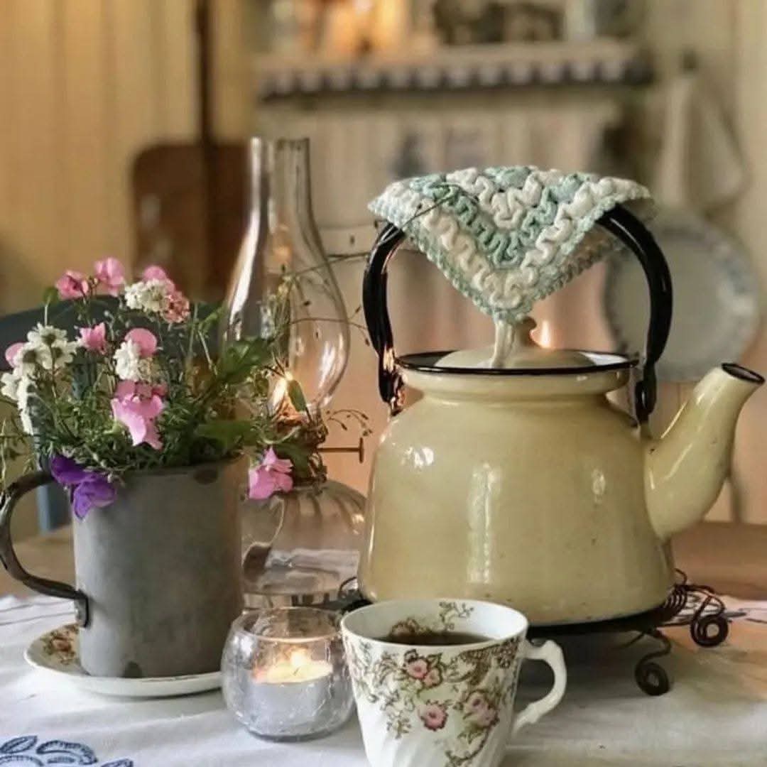 Mutlu Huzurlu Gönlünüzce Güzel bir akşam olsun.☕🎼