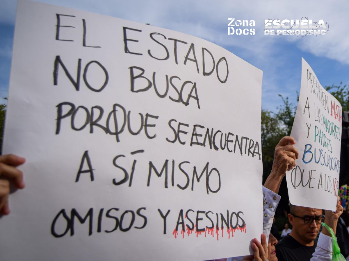 #LoMejorDelAño En Querétaro, la Fiscalía extravía restos y revictimiza. Las familias buscan, resisten y denuncian. Yadira González, quien busca a su hermano Juan, comparte su historia.

🎙️ Axel Illescas Tovar / <a href="/axelillescast/">Axel Illescas Tovar</a>

📸 Mario Luna

zonadocs.mx/2025/05/19/que…