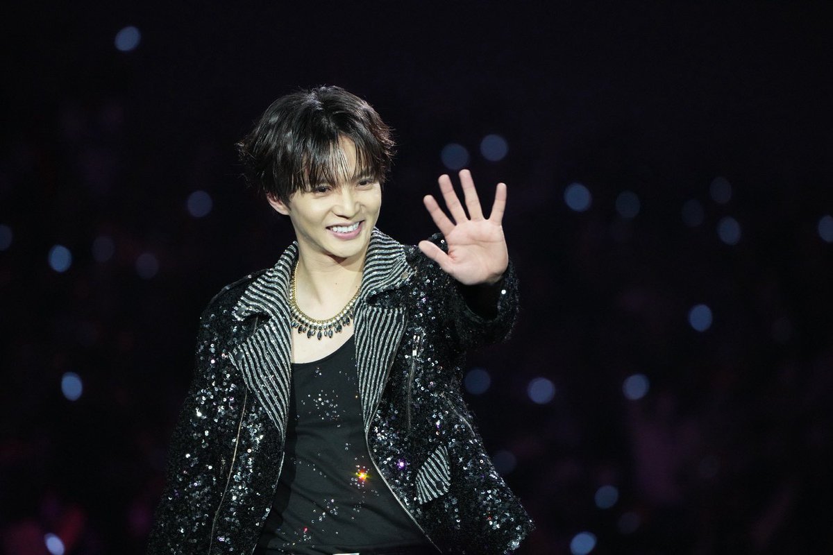 佐藤大樹アイマスク 缶バッジ クリアチャーム ミサンガ風ブレス未開封