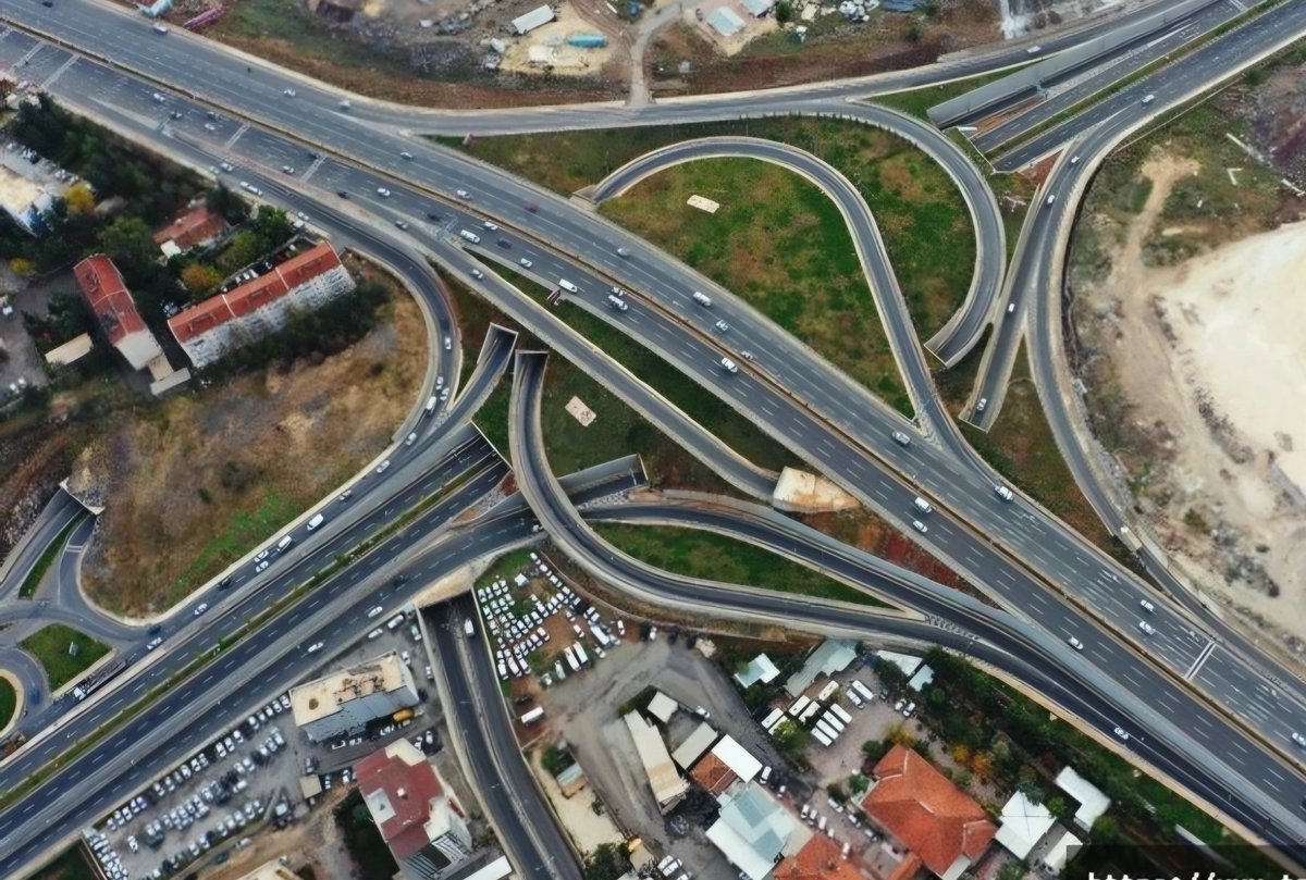 cakkal_35's tweet photo. @izmirgibiyiz Çiğli otoban kavşağı papatya modelinin trafik güvenliği nedeniyle değiştirilip 3 katlı köprüye ihtiyaç var. https://t.co/cw1MSPBBZs
