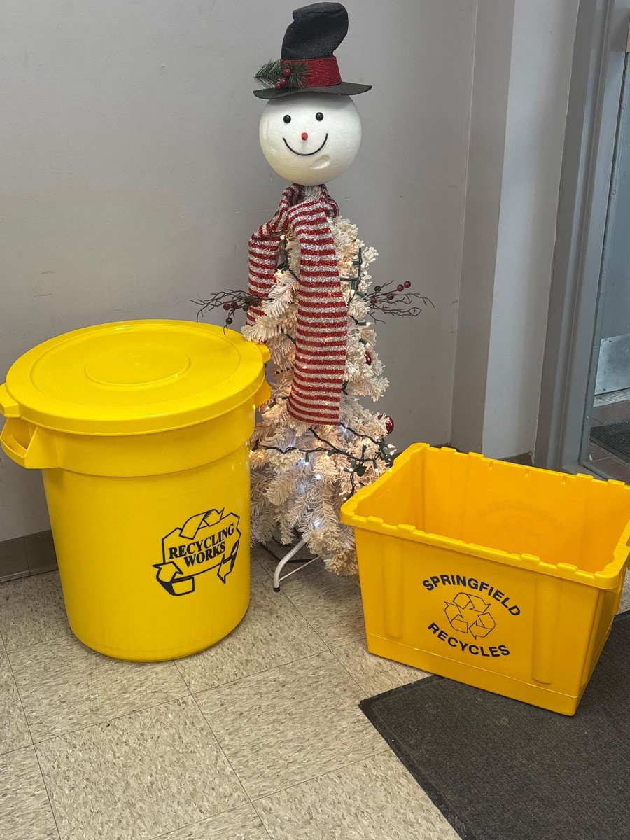 CommishEdKelly's tweet photo. Due to the upcoming Holidays, recycling scheduled to be collected on Thursday, 12/25 will now be collected on Wednesday 12/24. Recycling scheduled to be collected on Thursday 1/1 will now be collected on Wednesday 12/31. There are no changes to the trash collection schedule https://t.co/aQ0986XDoV