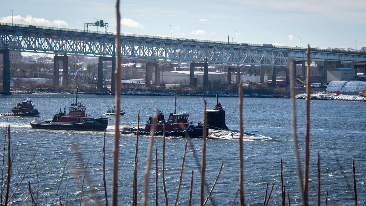 WarshipCam's tweet photo. Future USS Idaho (SSN 799) Virginia-class Block IV nuclear-powered attack submarine moving from Electric Boat to Naval Sub Base New London in Groton, Connecticut after delivery to the Navy - December 15, 2025      SRC: FB- Victoria Guillerault https://t.co/SGzXcyqKUP
