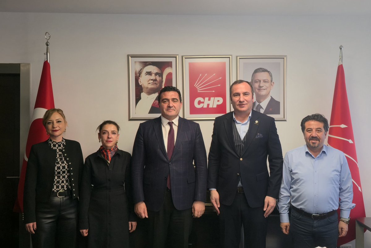 Eğitim-İş Genel Başkanı Kadem Özbay ve MYK üyelerini Genel Merkezimizde ağırladık.

Kamu ve eğitim emekçilerinin yaşadığı sorunları, ülkemizin güncel çalışma hayatı üzerine dayanışmamızı büyüten, verimli ve keyifli bir sohbet gerçekleştirdik.

Nazik ziyaretleri için teşekkür