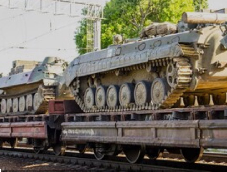 ➖TANCS 🔥 ➕ TRENS 🚆
……………………………………………….
🪖 TANCS
Cost per unitat: 6–11 M€
→ Armament militar
🚆 TRENS
Cost per unitat: 5–10 M€
→ Transport públic per centenars de persones

Amb la inversió de pocs tancs, podríem tenir molts trens per millorar Rodalies