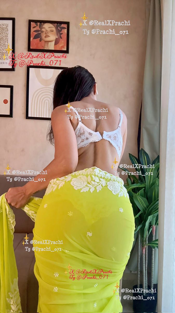 One open hook, holding back a thousand thoughts 👄👅