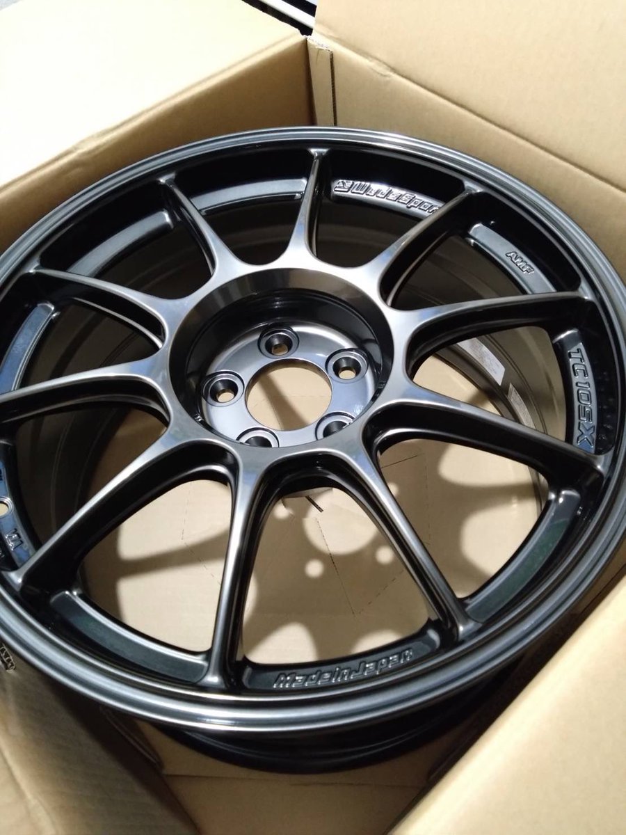 brztarou's tweet photo. #今年の仕様を振り返る
・やっぱり履いてみたかったtc105x
・突然のクラッチ不具合からの、これもいい機会かとリフレッシュORC

仕様変更は少ない！
それより車にまつわることや、それ以外でもたくさん変化のあった一年で🤔
来年はまたぼちぼちサーキット行けたらいいな🏁 https://t.co/sf4IZ4RIK7